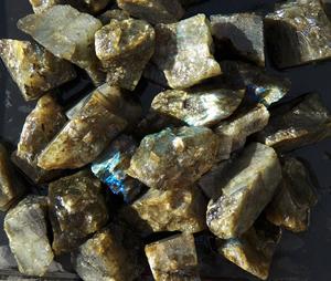 Photo of rough Labradorite tumbling rough rock from Madagascar