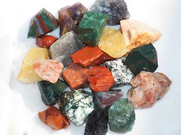 Photo of India mix of stones, red aventurine, yellow aventurine, green aventurine, moss agate, bloodstone, carnelian, fancy jasper, red jasper, dlamation, iolite, sunstone, tourmaline, punjabi stone, smoky quartz, amethyst, tree agate, moonstone