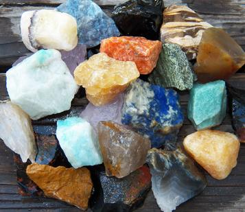 rose quartz, serpentinite, amazonite, leopard jasper, yellow, red, tourmaline, prasiolite, sodalite, blue quartz, calcite, smoky, smokey